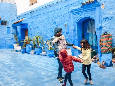 kids-dancing-chefchaouen-morocco