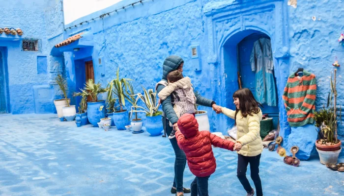 kids-dancing-chefchaouen-morocco