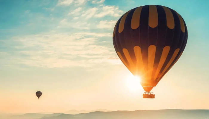 maroc-montgolfiere-hot-air-balloon-flight-in-the-rising-sun-of-marrakech